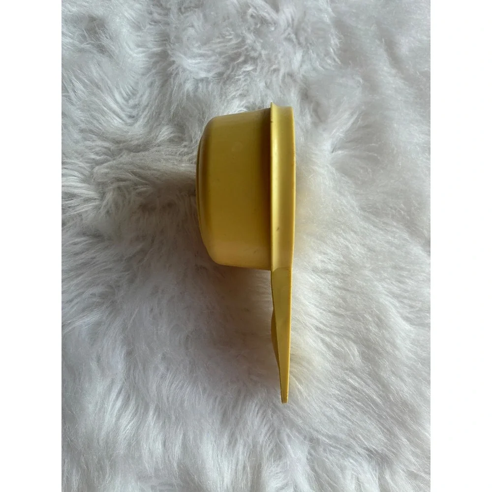 Tupperware Measuring Cup‎ 1/3 Cup Yellow Made in USA Vintage Kitchen Baking Tool
